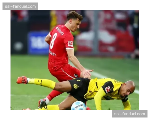 伤情通报：弗赖堡主力任意球手肌肉拉伤，将缺席未来两周比赛