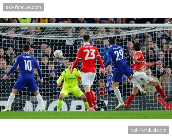 战术复盘：富勒姆如何用高效防守反击逼平了控球率75%的曼城