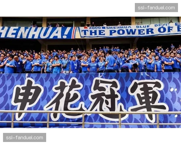 上海申花锋线缺兵少将，教练组或变阵无锋阵以求在中场争夺中占据人数优势